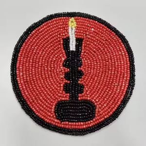 Dessous de verre de thé perlé artisanal de lueur festive avec l'accent rond rose et noir de conception de bougie pour la décoration élégante de table - Product Image 3