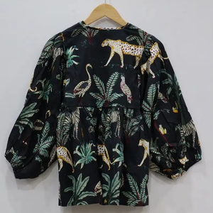 Kyra ชุดเดรสโลโก้ด้านหน้าแบบเสื้อทูนิคอลึกพิมพ์ลายป่าขนาดเล็กสไตล์ลำลอง - Product Image 5