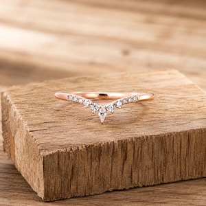 Bague Chevron Classique en Or Massif 14K avec Diamant de Laboratoire Taille Marquise Ronde 0,116 Ct E-F VS, Sertie à Griffes, Cadeau de Mariage - Product Image 3