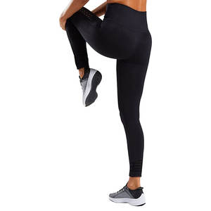 Vêtements de sport décontractés de bonne qualité, leggings personnalisés pour femmes, respirants, séchage rapide, taille haute, longueur genou, toutes saisons, fabriqués au Pakistan - Product Image 2