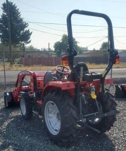 Tractor compacto 2022 Massey Ferguson 1835E 4WD Workhorse con motor capaz y componentes de núcleo de bomba - Product Image 1