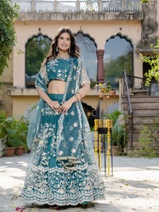 Lehenga Choli en tissu doux avec des paillettes et des broderies au fil, design Evergreen, achat en ligne en Inde au prix le plus bas - Product Image 2