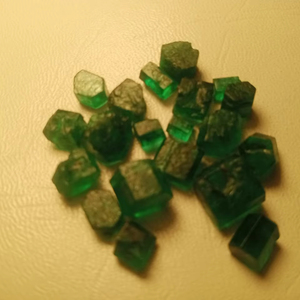 Envío Inmediato, Esmeralda en Bruto de 6 Quilates, la Mejor Calidad, Procedente de Pakistán, Creada en Laboratorio, Tratada Térmicamente, Corte Princesa, Color Verde Natural - Product Image 2