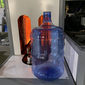 Machine de moulage par étirage-soufflage automatique semi-automatique à prix d'usine 10L 18.9L 3 gallons 5 gallons grands outils à main de fabricant de bouteilles d'eau en PET - Product Image 2