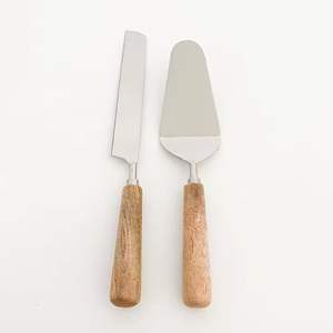 Couteau à gâteau en acier inoxydable au design unique avec manche en bois, fait main, écologique, compatible lave-vaisselle, pour usage domestique et professionnel - Product Image 2