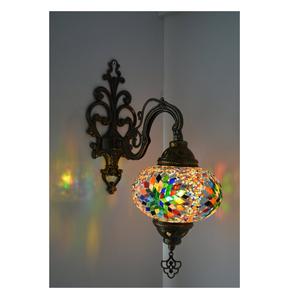 Lampe en mosaïque d'aluminium traditionnelle pour le salon, créant une ambiance culturelle et artistique - Product Image 4