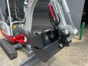 Mini-excavatrice Takeuchi TB320, matériel agricole, pelle et construction à vendre - Product Image 3