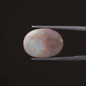 Ópalo Blanco Natural Suelto, 8.53 Quilates, Corte Ovalado, 19x14mm, Certificado IGI, Tallado a Mano, Pulido, Encerado/Aceitado, Venta al por Mayor para Fabricación de Joyas - Product Image 3