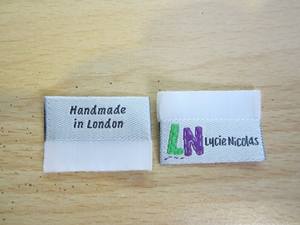 Etiquetas tejidas de poliéster de alta densidad personalizadas al por mayor, tipo de pliegue final para logotipo propio en ropa, ropa, zapatos, bolsas - Product Image 3