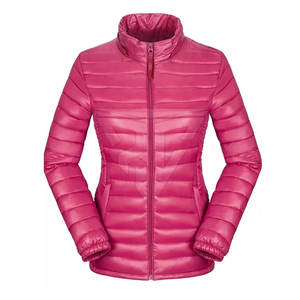 Veste matelassée imperméable et respirante à capuche pour femme, en nylon/polyester tricoté avec rembourrage en polyester, fabriquée en usine - Product Image 1
