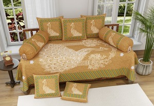 Elegante juego de cama de algodón con estampado de pavo real Rajasthani de 8 piezas, Deewan indio individual para un hermoso hogar para regalar - Product Image 2