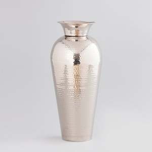 La serie Artisan Metal Vase es perfecta para los planificadores de eventos de hoteles de lujo o diseñadores de interiores con este jarrón de metal disponible - Product Image 1