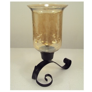 Bougeoir en verre doré Hurricanes avec support en aluminium noir pour la décoration de la maison, de la fête de mariage et de la table de Noël. - Product Image 1