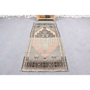 Alfombra de lana Vintage de 2x4,5 pies (60x136cm), Beige, rosa, patrón geométrico de retazos, respaldo de látex, diseño de pasillo rectangular, viscosa - Product Image 1