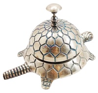 Sonnette de bureau en laiton, style tortue, design moderne et antique, état neuf, pour service d'appel de comptoir d'hôtel