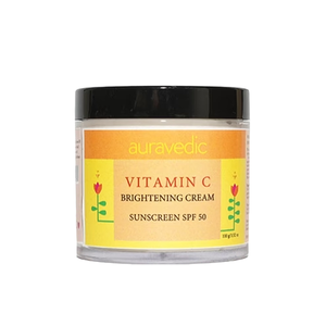 Crema Facial Iluminadora con Vitamina C de 50 ml, Certificada por GMP, con SPF, Crema Blanqueadora para la Piel con Ácido Kójico, Té Verde y Hierbas - Product Image 1
