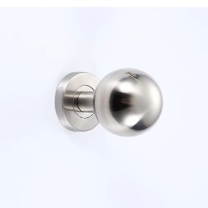 Pomo de Puerta de Plata Pulida en Diseño Minimalista, Apto para Puertas de Entrada, Dormitorios y Uso Interior Comercial, de la India - Product Image 6