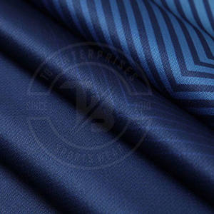 Uniforme de football de conception personnalisée de haute qualité meilleure vente de vêtements de sport en tissu doux au prix - Product Image 5