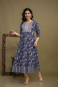 Vestido Largo Abarkali de Primera Calidad con Bordado de Lentejuelas, Diseño Lateral Dori, Estampado, Hecho a Mano en India - Product Image 4
