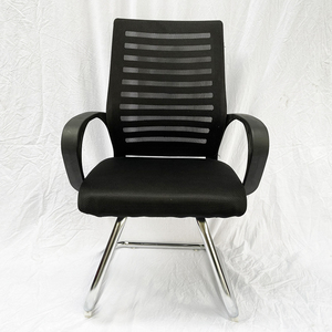 Chaise de bureau ergonomique MFW19Q noire à dossier en maille avec appui-tête réglable en mousse PU, design contemporain pour usage en atelier - Product Image 2