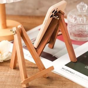 ที่วางโทรศัพท์มือถือทำจากไม้สนธรรมชาติ งานแฮนด์เมด ดีไซน์หรูหรา - Product Image 3