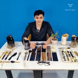 Plaques écologiques en corne de buffle de couleur noire pour montures de lunettes fabriquées à la main à partir de 100% d'agate en corne naturelle respectueuse de la peau - Product Image 6