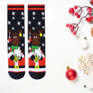 Calcetines Negros de Felpa con Diseño de Copo de Nieve y Papá Noel para Uso Diario - Product Image 1