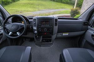 รถตู้ Mercedes-Benz Sprinter 2500 4x4 Sportsmobile ปี 2018 สภาพดี ไม่มีการตั้งราคาขั้นต่ำ วิ่ง 1,900 ไมล์ เจ้าของเดียว ระบบขับเคลื่อน 4 ล้อ ปรับแต่งเป็นรถบ้านสำหรับการเดินทางแบบออฟกริด - Product Image 4