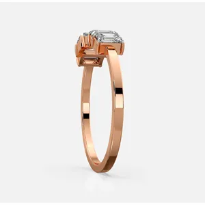 แหวนเพชรเม็ดใหญ่ทรงสามเหลี่ยมมรกต - Product Image 4