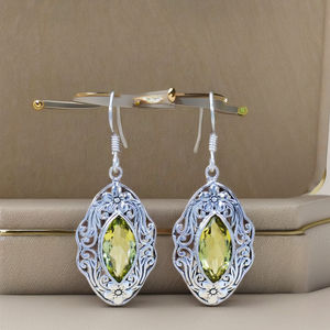 925พลอยเพอริดอทสไตล์ดั้งเดิมต่างหูเงินสเตอร์ลิงทำด้วยมือเครื่องประดับผู้หญิงขายส่งจำนวนมาก - Product Image 1