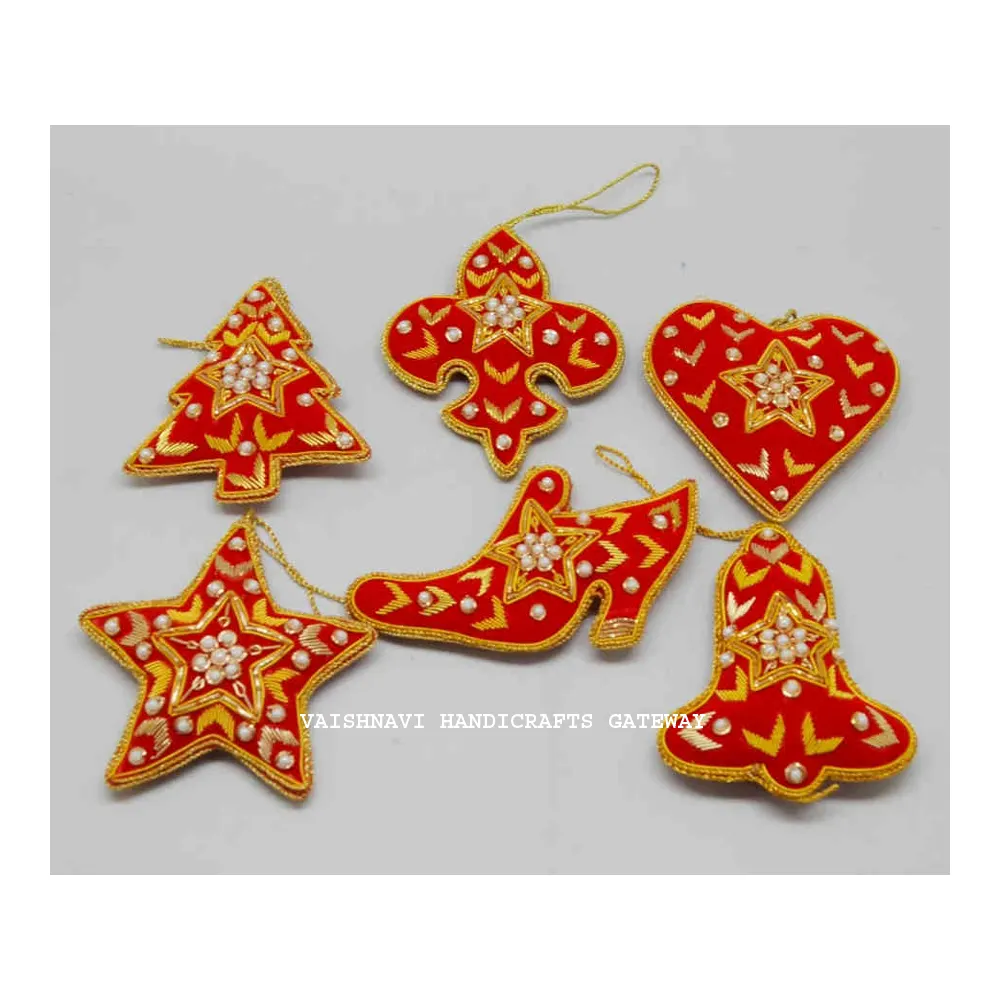 Indischer Großhändler Niedrigster Preis Hands tickerei Verschiedene Design Stoff Weihnachten Hängende Ornamente