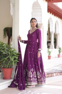 Vestido Anarkali TENNECY con Lentejuelas de Seda Vichitra Bordadas, Cuello en V, Reversible, de Secado Rápido, Antiarrugas, con Dupatta Completa - Product Image 4