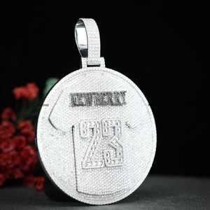 จี้เพชรโมอิสซาไนต์ทรงกลมแบบฮิปฮอป สลักชื่อได้ เงินแท้ 925 ประดับเพชรทรงกลมแบบ Iced Out จาก Phoenix Enterprise - Product Image 4