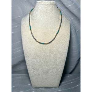 Collar Navajo con Turquesa de Hubei y Plata de Ley, Chapado en Oro de 14K, Joyería Cultural Coleccionable Hecha a Mano - Product Image 3