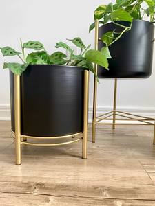 Macetas de metal hechas por Sukavina de Vietnam - Product Image 3