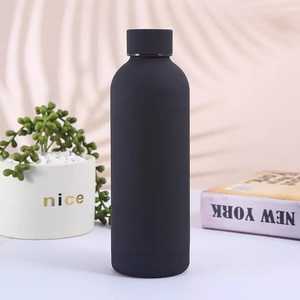 Elegante botella de agua negra Elite reutilizable y fácil de llevar Ideal para fitness, oficina, escuela y actividades al aire libre - Product Image 1