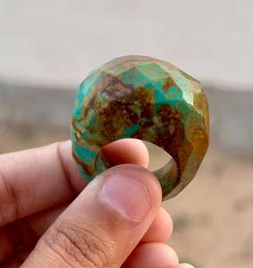 แหวนพลอยสีเทอร์ควอยส์ Arizona ธรรมชาติออกแบบมาอย่างมีเอกลักษณ์ด้วยมือแกะสลักเครื่องประดับสีเทอร์ควอยซ์ที่สวยงาม - Product Image 2