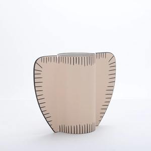 Vase blanc rond à double poignée latérale pour un décor élégant avec un long affichage d'événement parfait pour les mariages et le style de la maison - Product Image 6