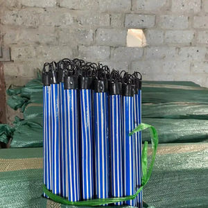 Palo de Escoba de Madera Recubierto de PVC con Mango de Eucalipto, Diámetros y Longitudes Personalizables, Hecho en Sudáfrica - Product Image 1