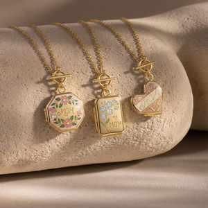 Collier ras du cou tendance en cuivre plaqué or 18 carats avec pendentif cœur ouvrable et fermable, lettre <span class=keywords><strong>MAMAN</strong></span>, idéal pour la Fête des Mères - Product Image 3
