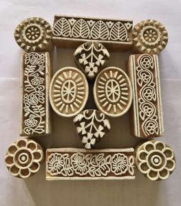 Bloc d'impression manuel en bois sculpté à la main avec des motifs floraux |   Art textile indien au meilleur prix - Product Image 2