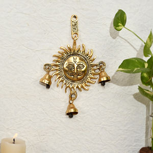 ของตกแต่งบ้านและของขวัญ กระดิ่งแขวนทรงกลมลายพระอาทิตย์ ทำจากโลหะชุบทอง ดีไซน์ทันสมัย - Product Image 2