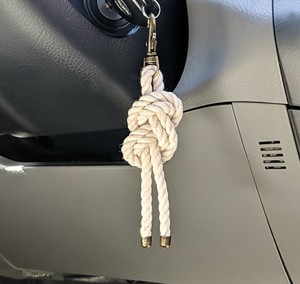 Porte-clés en corde de coton à nœuds nautiques, magnifiquement fait main, très vendu, en blanc naturel, bronze antique |   Cadeaux nautiques - Product Image 3