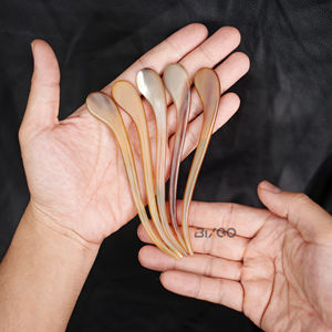 ปิ่นผมทรงวัวฮอร์นธรรมชาติทำมือสำหรับผมมวยและผมยาวหรูหราเรียบง่ายรูปทรงงูอุปกรณ์ไม้ยอดนิยมสำหรับผู้หญิง - Product Image 5