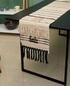 Coureur noir Boho tissé à la main chemin de Table à manger chemin de Table Premium tissé décor à la maison pour cuisine Textile à la maison de ITHL - Product Image 1