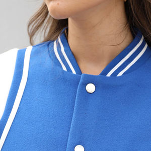 Chaqueta Universitaria de Invierno para Mujer, Producto de Alta Demanda, Mejores Fabricantes de Ropa, Chaqueta Universitaria Deportiva con Letras para Mujer - Product Image 3