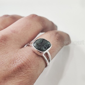 Bague pour femme en argent sterling 925 avec émeraude naturelle brute, pierre de naissance de mai, bijou de créateur - Product Image 4