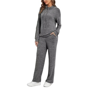 ชุดวอร์มลำลองสำหรับผู้หญิง ผ้าฟลีซพิมพ์ลาย ระบายอากาศได้ดี เหมาะสำหรับออกกำลังกาย ฟิตเนส โยคะ วิ่ง และกิจกรรมกลางแจ้ง แบบสองชิ้น - Product Image 3