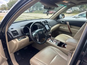 รถยนต์โตโยต้าไฮแลนเดอร์ ลิมิเต็ด ปี 2011 รุ่น 4 ประตู SUV ขับเคลื่อนล้อหน้า เกียร์อัตโนมัติ เครื่องยนต์ V6 ขายดี - Product Image 2