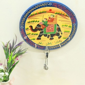 Porte-clés rond peint organisateur mural en bois motifs décoratifs peints à la main artisanat indien traditionnel décor à la maison - Product Image 1
